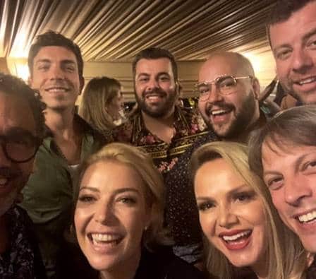 Luiza Possi, Eliana com o marido, Di Ferrero e Tiago Abravanel na festa Foto: Reprodução/Instagram Luiza Possi, Eliana com o marido, Di Ferrero e Tiago Abravanel na festa Foto: Reprodução/Instagram