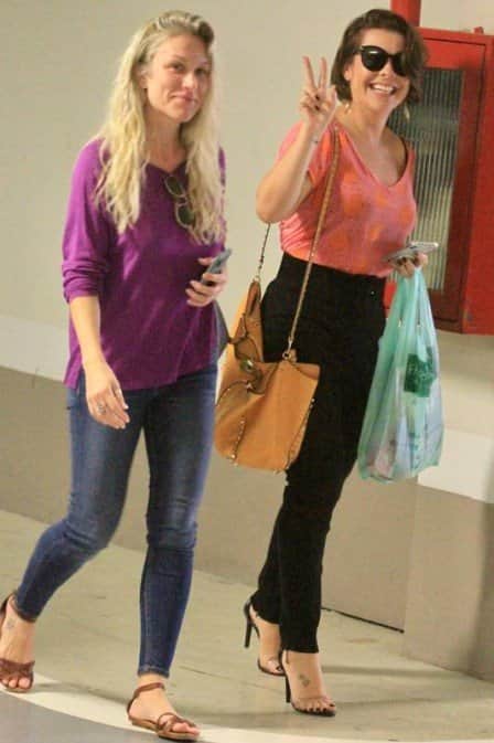 Fernanda Souza e uma amiga durante um passeio no shopping do Rio de Janeiro (Foto: Jornal Extra) Fernanda Souza e uma amiga durante um passeio no shopping do Rio de Janeiro (Foto: Jornal Extra)