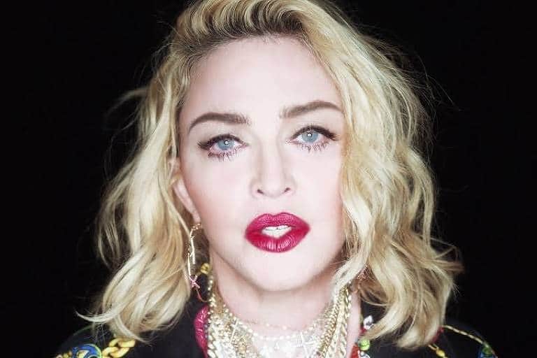 Madonna é vista com novo affair em sacada de hotel e fãs piram (Foto: Reprodução) Madonna é vista com novo affair em sacada de hotel e fãs piram (Foto: Reprodução)