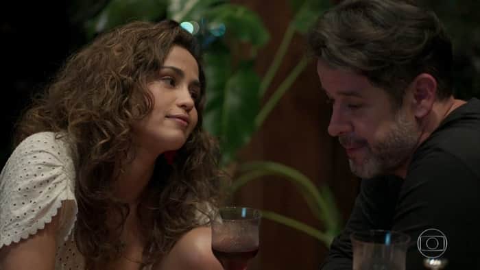 Érica (Nanda Costa) e Raul (Murilo Benício) na novela das nove da Globo (Foto: Reprodução/Globo) Érica (Nanda Costa) e Raul (Murilo Benício) na novela das nove da Globo (Foto: Reprodução/Globo)