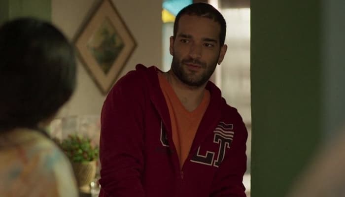 Sandro (Humberto Carrão) em Amor de Mãe (Foto: Reprodução/TV Globo) Sandro (Humberto Carrão) em Amor de Mãe (Foto: Reprodução/TV Globo)