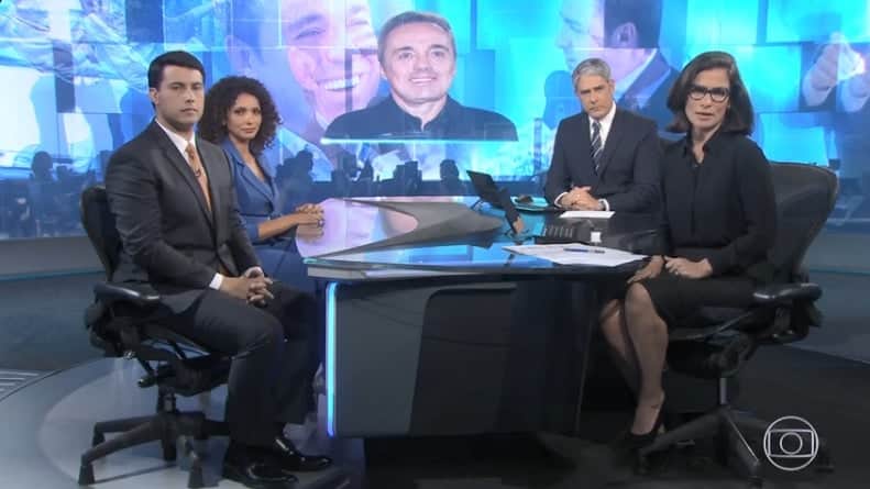 Aline Aguiar e Giovanni Spinucci na bancada com William Bonner e Renata Vasconcellos (Foto: Reprodução/Globoplay) Aline Aguiar e Giovanni Spinucci na bancada com William Bonner e Renata Vasconcellos (Foto: Reprodução/Globoplay)