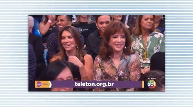 Rebeca Abravanel e sua mãe. Íris Abravanel, no momento em que Silvio Santos afirmou estar 'excitado' com Claudia Leitte (Foto: Reprodução/SBT) Rebeca Abravanel e sua mãe. Íris Abravanel, no momento em que Silvio Santos afirmou estar 'excitado' com Claudia Leitte (Foto: Reprodução/SBT)