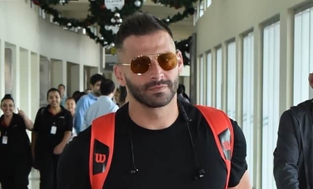 Henri Castelli no aeroporto de Congonhas em São Paulo com sua calça apertada (Foto: AGNews) Henri Castelli no aeroporto de Congonhas em São Paulo com sua calça apertada (Foto: AGNews)