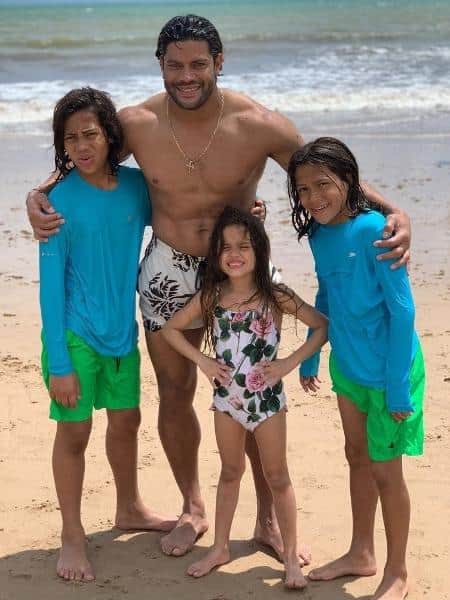 Hulk com Ian, Thiago e Alice (Foto: Reprodução/Instagram) Hulk com Ian, Thiago e Alice (Foto: Reprodução/Instagram)