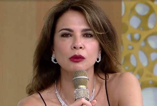 Luciana Gimenez, apresentadora do SuperPop, ficou desesperada com a possibilidade de morrer no próximo ano após previsões de famoso vidente (Foto: Reprodução) Luciana Gimenez, apresentadora do SuperPop, ficou desesperada com a possibilidade de morrer no próximo ano após previsões de famoso vidente (Foto: Reprodução)