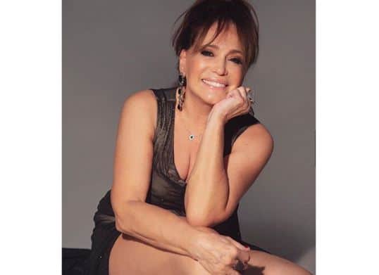A famosa atriz de Éramos Seis da Globo, Susana Vieira surge com visual totalmente novo e causa espanto (Foto: reprodução/Instagram) A famosa atriz de Éramos Seis da Globo, Susana Vieira surge com visual totalmente novo e causa espanto (Foto: reprodução/Instagram)