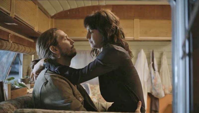 Amanda (Camila Márdila) pede para Davi (Vladimir Brichta) não falar de Vitória (Taís Araujo) em Amor de Mãe (Foto: Reprodução/TV Globo) Amanda (Camila Márdila) pede para Davi (Vladimir Brichta) não falar de Vitória (Taís Araujo) em Amor de Mãe (Foto: Reprodução/TV Globo)