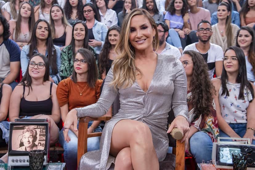 A cantora Claudia Leitte não deixou de responder nada sobre gravidez na adolescência (Foto: Fábio Rocha/ TV Globo) A cantora Claudia Leitte não deixou de responder nada sobre gravidez na adolescência (Foto: Fábio Rocha/ TV Globo)
