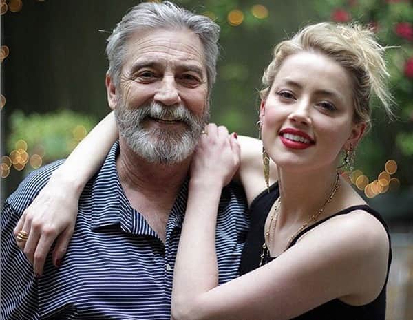 David Herad e sua filha Amber Heard (Foto: Reprodução) David Herad e sua filha Amber Heard (Foto: Reprodução)