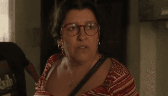 Lurdes (Regina Casé) terá novo inimigo e confessará assassinato em Amor de Mãe (Foto: Reprodução/Globo) Lurdes (Regina Casé) terá novo inimigo e confessará assassinato em Amor de Mãe (Foto: Reprodução/Globo)