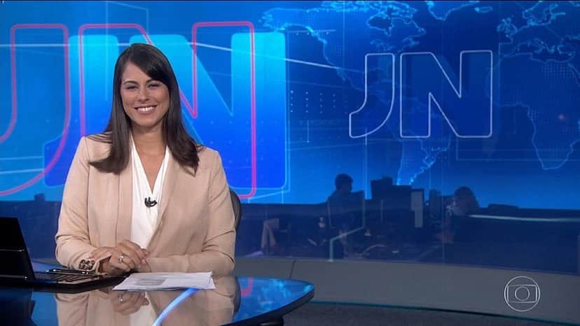Jéssica Senra na bancada do Jornal Nacional. Foto: Reprodução Jéssica Senra na bancada do Jornal Nacional. Foto: Reprodução