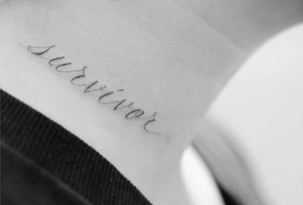 Demi Lovato tatuou a palavra 'sobrevivente' em seu pescoço (Foto: Instagram) Demi Lovato tatuou a palavra 'sobrevivente' em seu pescoço (Foto: Instagram)