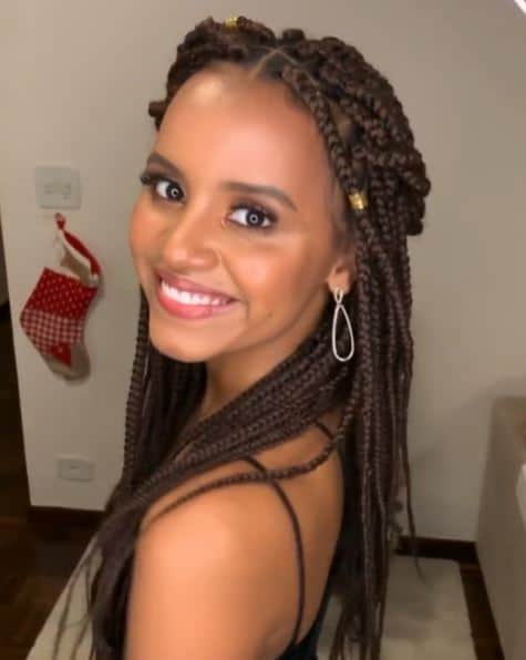 Gleice Damasceno, ex-BBB colocou tranças em seu cabelo para mudar o visual, já comemorando o fim de ano (Foto: Reproduçãoo/Instagram) Gleice Damasceno, ex-BBB colocou tranças em seu cabelo para mudar o visual, já comemorando o fim de ano (Foto: Reproduçãoo/Instagram)
