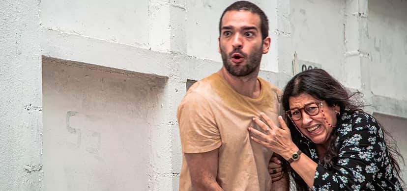 Sandro (Humberto Carrão) e Lurdes (Regina Casé) em Amor de Mãe (Foto: Divulgação/TV Globo) Sandro (Humberto Carrão) e Lurdes (Regina Casé) em Amor de Mãe (Foto: Divulgação/TV Globo)