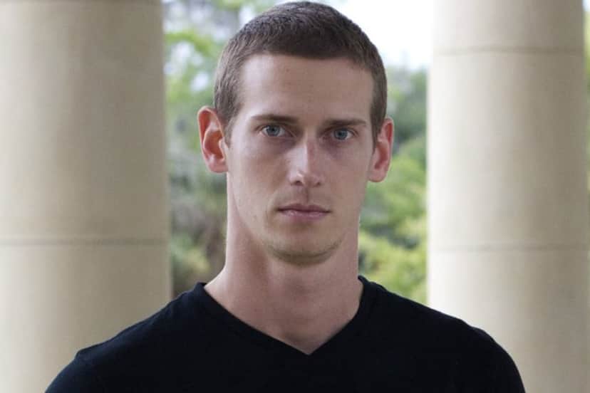 A família de John Bernecker está pedindo R$ 400 milhões como indenização pela morte do ator (Foto: Reprodução) A família de John Bernecker está pedindo R$ 400 milhões como indenização pela morte do ator (Foto: Reprodução)