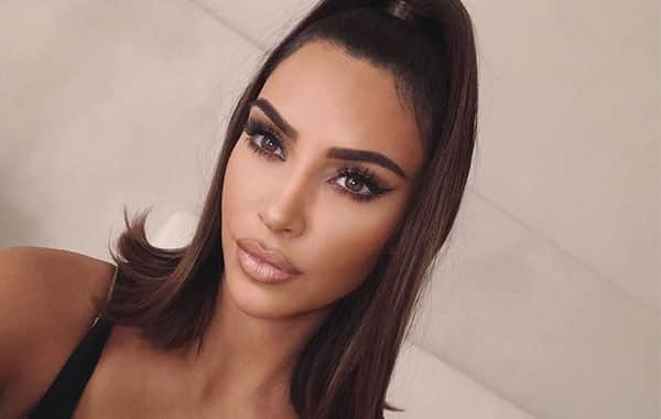 Kim Kardashian processa médico após tratamento facial (Foto: Reprodução) Kim Kardashian processa médico após tratamento facial (Foto: Reprodução)