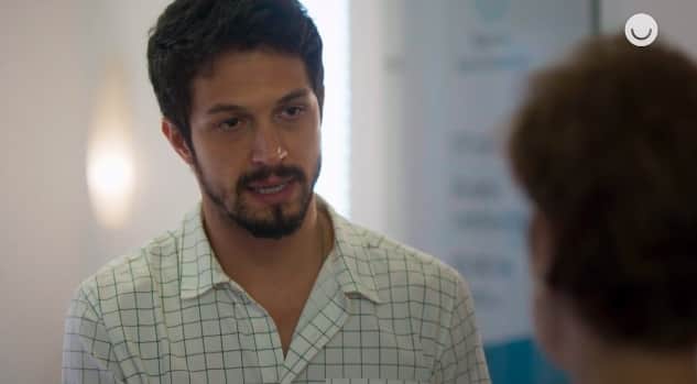 Marcos fica desolado com amor de seu pai Marcos fica desolado com amor de seu pai