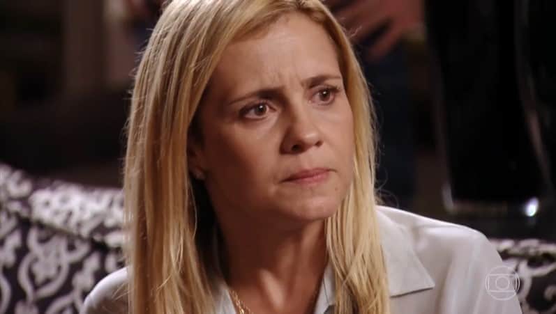 Adriana Esteves (Carminha) em cena de Avenida Brasil, que disparou audiência da Globo (Foto: Reprodução/Globo) Adriana Esteves (Carminha) em cena de Avenida Brasil, que disparou audiência da Globo (Foto: Reprodução/Globo)