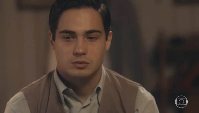 Carlos (Danilo Mesquita) se decepcionará com a namorada antes de morrer em Éramos Seis (Foto: Reprodução/Globo) Carlos (Danilo Mesquita) se decepcionará com a namorada antes de morrer em Éramos Seis (Foto: Reprodução/Globo)