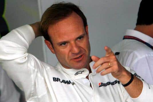 Rubinho diz que sempre ora pelo seu ex-companheiro de Ferrari, Michael Schumacher (Foto: Reprodução) Rubinho diz que sempre ora pelo seu ex-companheiro de Ferrari, Michael Schumacher (Foto: Reprodução)
