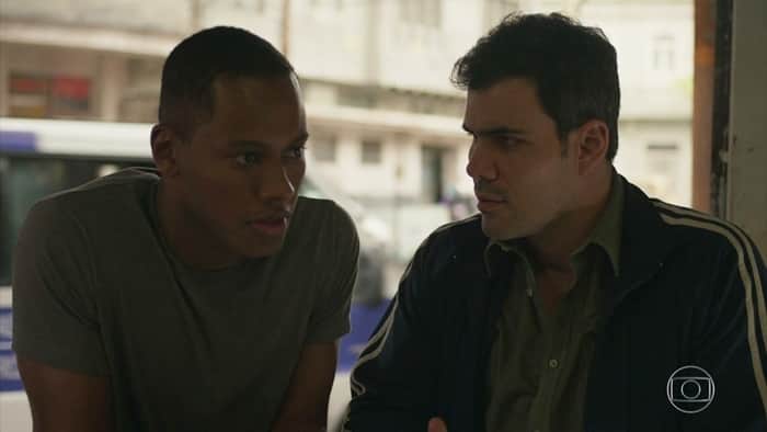 Wesley (Dan Ferreira) e Magno (Juliano Cazarré) em cena de Amor de Mãe (Foto: Reprodução/Globo) Wesley (Dan Ferreira) e Magno (Juliano Cazarré) em cena de Amor de Mãe (Foto: Reprodução/Globo)