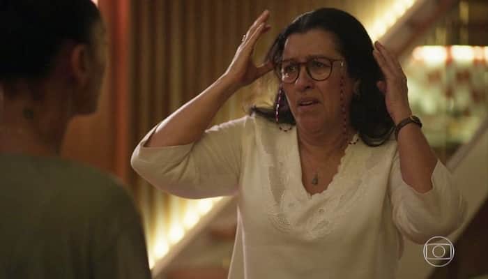 Regina Casé (Lurdes) em cena de Amor de Mãe (Foto: Reprodução/Globo) Regina Casé (Lurdes) em cena de Amor de Mãe (Foto: Reprodução/Globo)