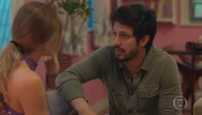 Marcos (Romulo Estrela) ficará separado de Paloma por causa de imprevistos em Bom Sucesso (Foto: Reprodução/Globo) Marcos (Romulo Estrela) ficará separado de Paloma por causa de imprevistos em Bom Sucesso (Foto: Reprodução/Globo)