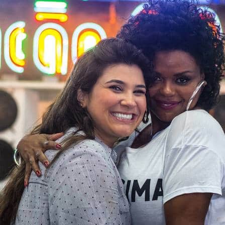 Atriz Carla Cristina com namorada Carolina Chamon (Foto: Reprodução) Atriz Carla Cristina com namorada Carolina Chamon (Foto: Reprodução)