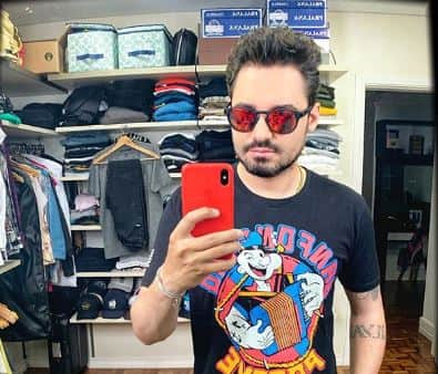 O famoso cantor sertanejo, da dupla Fernando e Sorocaba, Fernando Zor causou um tumulto daqueles ao aparecer de sunga branca pouco tempo após terminar com Maiara (foto: Reprodução/Instagram) O famoso cantor sertanejo, da dupla Fernando e Sorocaba, Fernando Zor causou um tumulto daqueles ao aparecer de sunga branca pouco tempo após terminar com Maiara (foto: Reprodução/Instagram)