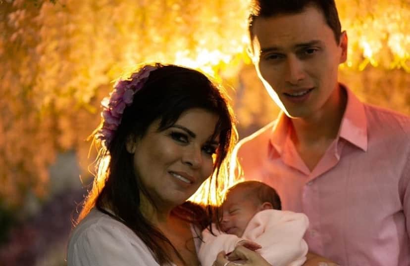 Mara Maravilha e Gabriel Torres posaram com criança nas redes sociais (Foto: Reprodução/Instagram) Mara Maravilha e Gabriel Torres posaram com criança nas redes sociais (Foto: Reprodução/Instagram)