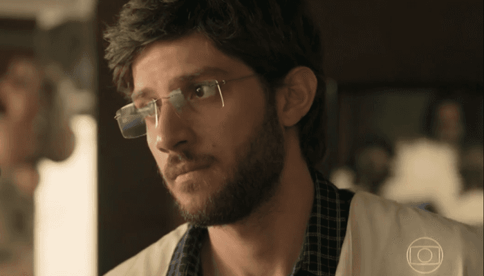 Danilo (Chay Suede) vai arruinar a vida da mãe em Amor de Mãe (Foto: Reprodução/Globo) Danilo (Chay Suede) vai arruinar a vida da mãe em Amor de Mãe (Foto: Reprodução/Globo)