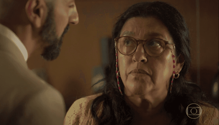 Regina Casé (Lurdes) em cena de Amor de Mãe, que novamente teve menos ibope que Bom Sucesso (Foto: Reprodução/Globo) Regina Casé (Lurdes) em cena de Amor de Mãe, que novamente teve menos ibope que Bom Sucesso (Foto: Reprodução/Globo)