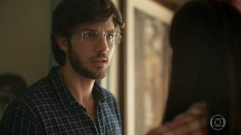 Danilo (Chay Suede) descobrirá segredo de Thelma em Amor de Mãe (Foto: Reprodução/Globo) Danilo (Chay Suede) descobrirá segredo de Thelma em Amor de Mãe (Foto: Reprodução/Globo)