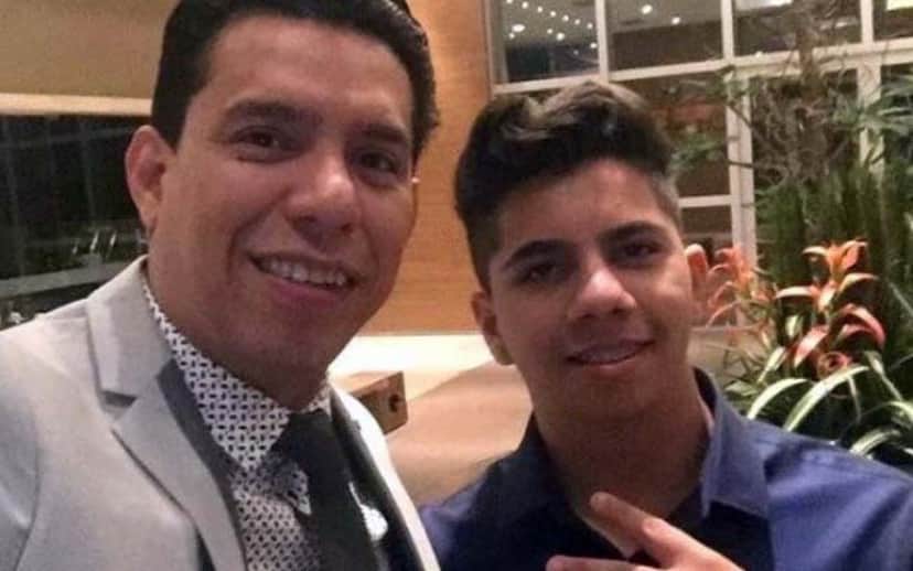 Tô chocada! Filho de pastor Anderson do Carmo se irrita com Flordelis e faz revelação na internet Tô chocada! Filho de pastor Anderson do Carmo se irrita com Flordelis e faz revelação na internet