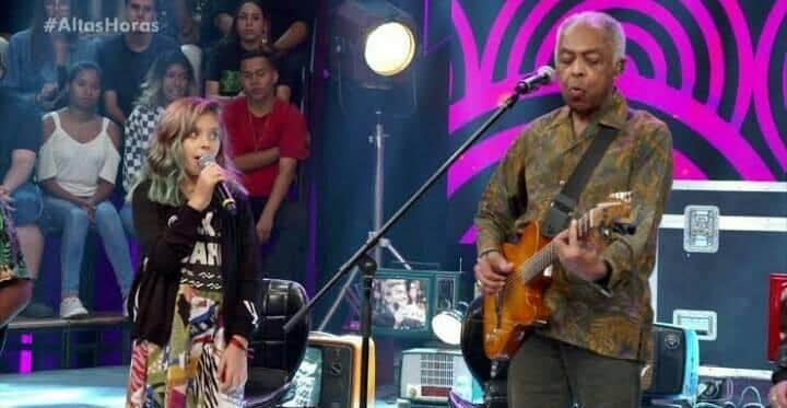 Gilberto Gil e neta, Flor Gil, no Altas Horas. Apresentação encanta público (Foto: Reprodução) Gilberto Gil e neta, Flor Gil, no Altas Horas. Apresentação encanta público (Foto: Reprodução)
