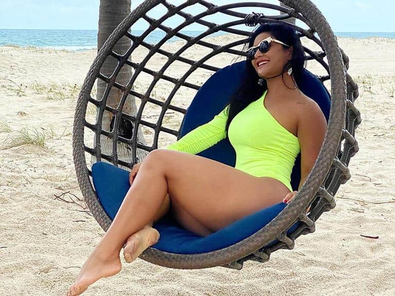 Mileide Mihaile posa de maiô neon e exibe corpo perfeito (Foto: Instagram) Mileide Mihaile posa de maiô neon e exibe corpo perfeito (Foto: Instagram)