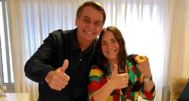 O presidente Jair Bolsonaro ao lado da atriz Regina Duarte - Foto: Reprodução O presidente Jair Bolsonaro ao lado da atriz Regina Duarte - Foto: Reprodução