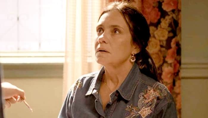 Thelma (Adriana Esteves) será desmascarada após armar contra o filho em Amor de Mãe (Foto: Reprodução/Globo) Thelma (Adriana Esteves) será desmascarada após armar contra o filho em Amor de Mãe (Foto: Reprodução/Globo)