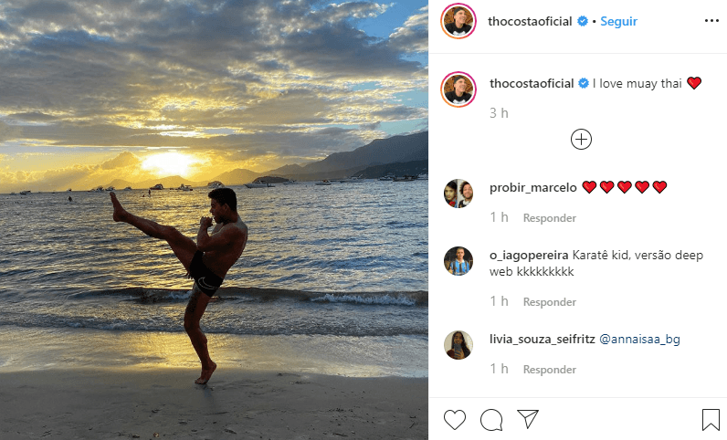 Thomaz Costa surgiu de sunga e deixou o volume à mostra (Foto: Reprodução/ Instagram) Thomaz Costa surgiu de sunga e deixou o volume à mostra (Foto: Reprodução/ Instagram)