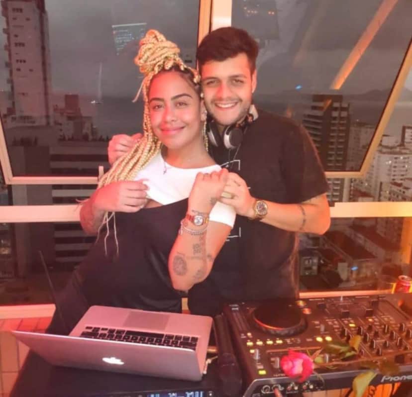 Irmã de Neymar, Rafaella e flagrada pela primeira vez com barriguinha de grávida em evidência (Foto: Reprodução) Irmã de Neymar, Rafaella e flagrada pela primeira vez com barriguinha de grávida em evidência (Foto: Reprodução)