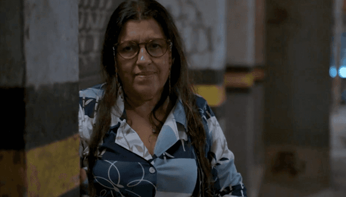 Regina Casé (Lurdes) em cena de Amor de Mãe, que foi impulsionada por audiência do futebol na Globo (Foto: Reprodução/Globo) Regina Casé (Lurdes) em cena de Amor de Mãe, que foi impulsionada por audiência do futebol na Globo (Foto: Reprodução/Globo)