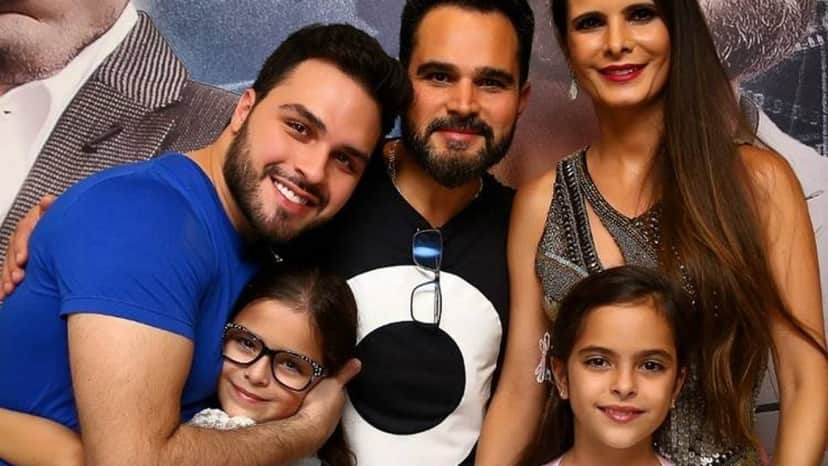 Luciano Camargo com seu filha Nathan e com as gêmeas que teve com Flavia Camargo (Foto: Divulgação) Luciano Camargo com seu filha Nathan e com as gêmeas que teve com Flavia Camargo (Foto: Divulgação)