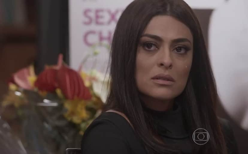 Carolina chora em cena de Totalmente Demais Carolina chora em cena de Totalmente Demais