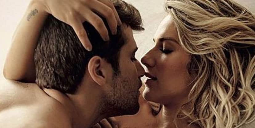 Bruno Gagliasso e Giovanna Ewbank foram flagrados pela filha em momento íntimo no banheiro (Foto: Reprodução) Bruno Gagliasso e Giovanna Ewbank foram flagrados pela filha em momento íntimo no banheiro (Foto: Reprodução)