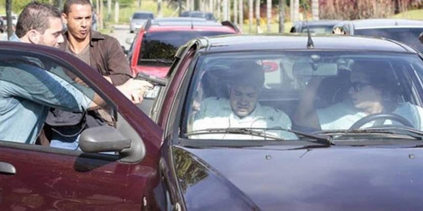 Antenor (Caio Castro) é sequestrado em Fina Estampa (Foto: Reprodução/Globo) Antenor (Caio Castro) é sequestrado em Fina Estampa (Foto: Reprodução/Globo)