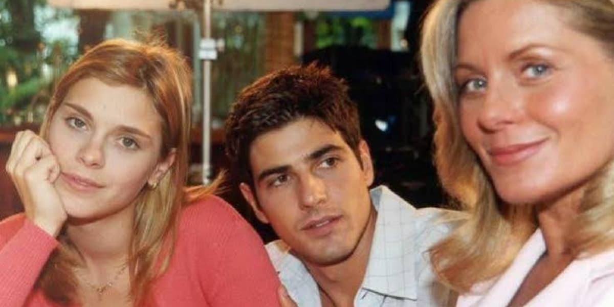 Carolina Dieckmann, Reynaldo Gianecchini e Vera Fisher em Laços de Família, que será reprisada no Vale a Pena Ver de Novo (Foto: Divulgação/Globo) Carolina Dieckmann, Reynaldo Gianecchini e Vera Fisher em Laços de Família, que será reprisada no Vale a Pena Ver de Novo (Foto: Divulgação/Globo)