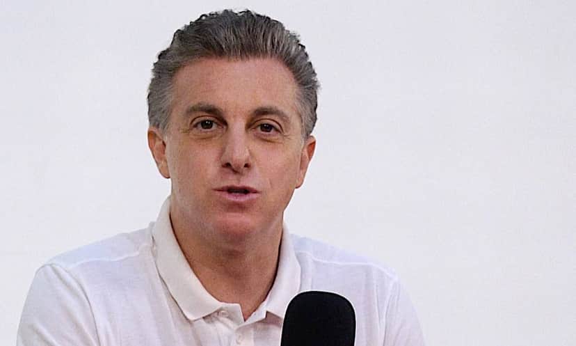 Luciano Huck foi atacado por jornalista do SBT - Foto: Reprodução Luciano Huck foi atacado por jornalista do SBT - Foto: Reprodução