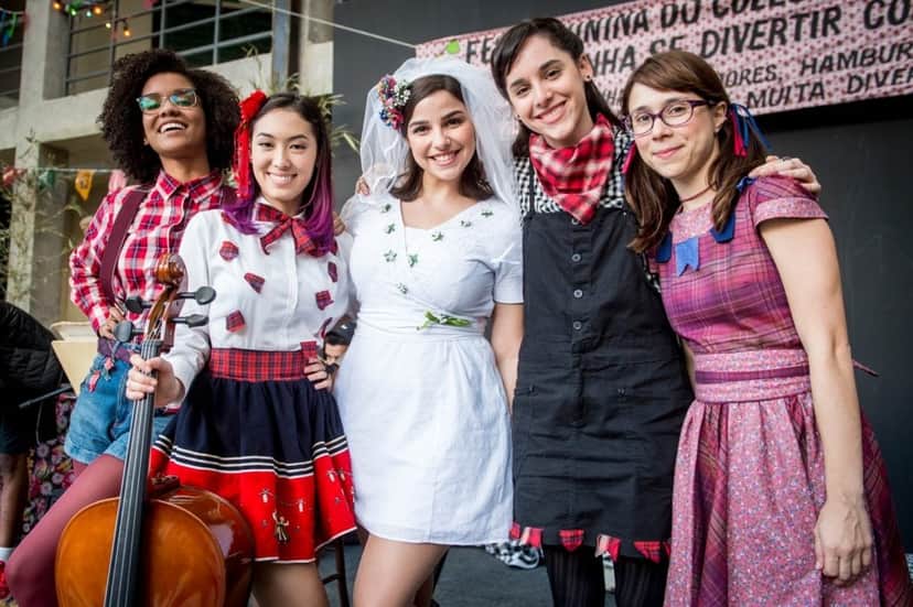 As Garotas do Vagão: Ellen (Heslaine Vieira), Tina (Ana Hikari), Keyla ( Gabriela Medvedovski ), Lica ( Manoela Aliperti) e Benê (Daphne Bozaski) e protagonistas de Malhação Viva a Diferença As Garotas do Vagão: Ellen (Heslaine Vieira), Tina (Ana Hikari), Keyla ( Gabriela Medvedovski ), Lica ( Manoela Aliperti) e Benê (Daphne Bozaski) e protagonistas de Malhação Viva a Diferença