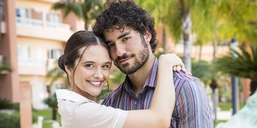 Juliana Paiva e José Condessa viviam par romântico na Globo na trama Salve-se Quem Puder (Imagem- Globo) Juliana Paiva e José Condessa viviam par romântico na Globo na trama Salve-se Quem Puder (Imagem- Globo)
